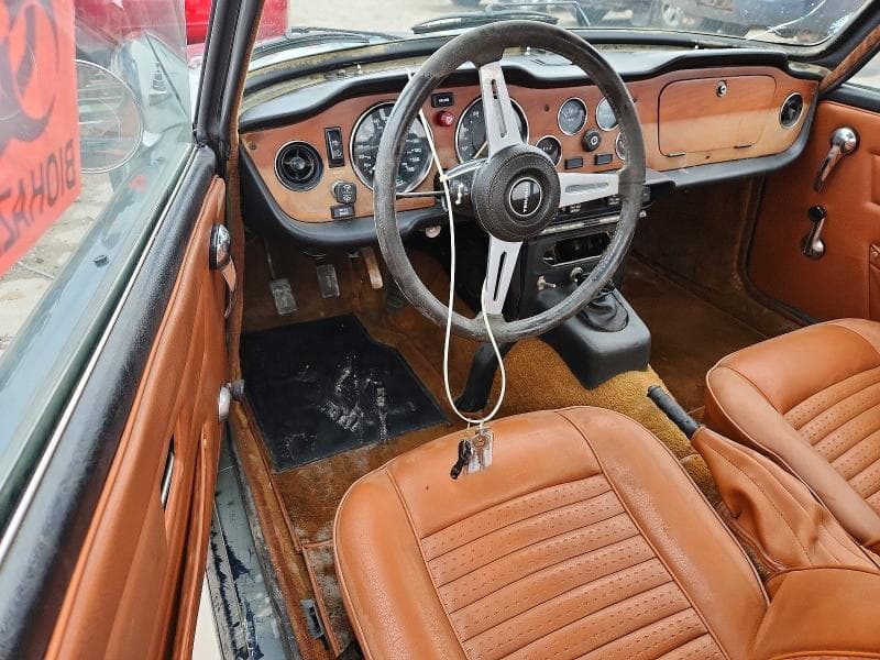1974 TRIUMPH CAR TR6 8