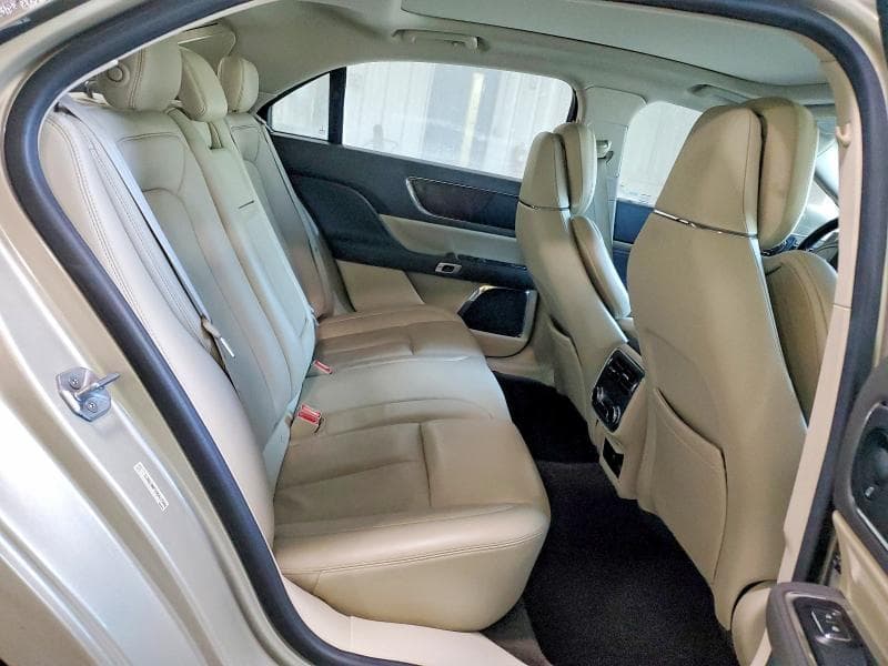 2017 LINCOLN CONTINENTAL RESERVE 10