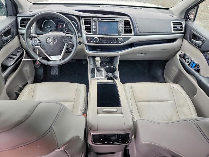 2017 TOYOTA HIGHLANDER XLE 8