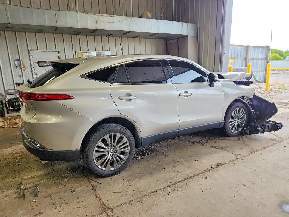 2022 TOYOTA VENZA LIMITED 3