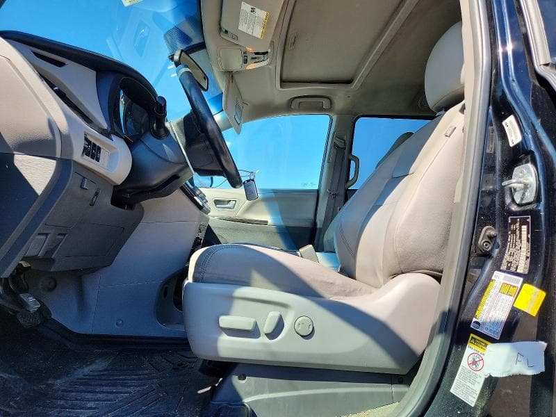 2017 TOYOTA SIENNA XLE 8-PASSENGER 7