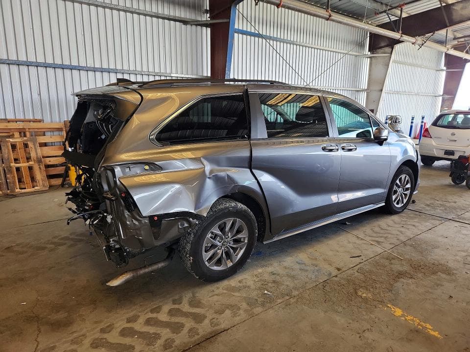 2026 TOYOTA SIENNA LE 3