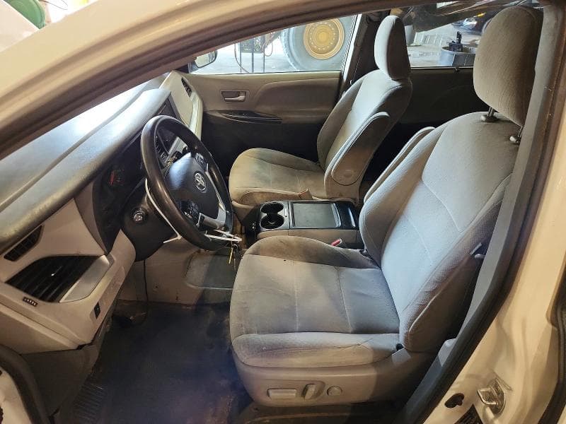 2017 TOYOTA SIENNA LE 7