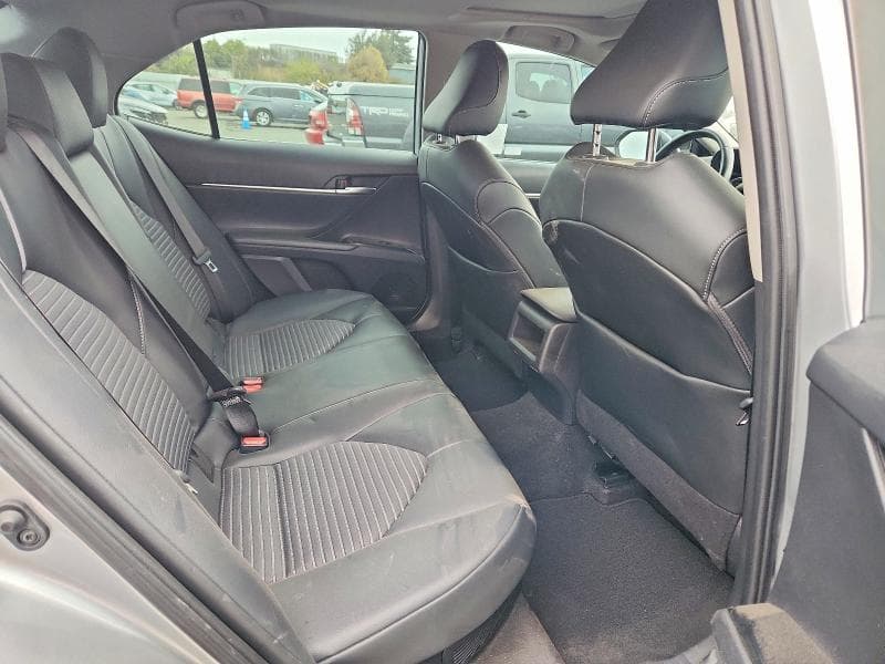 2020 TOYOTA CAMRY SE 10