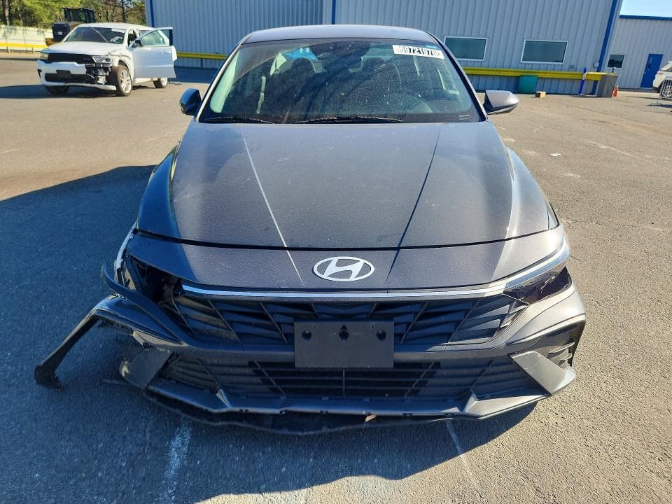 2024 HYUNDAI ELANTRA SEL 5