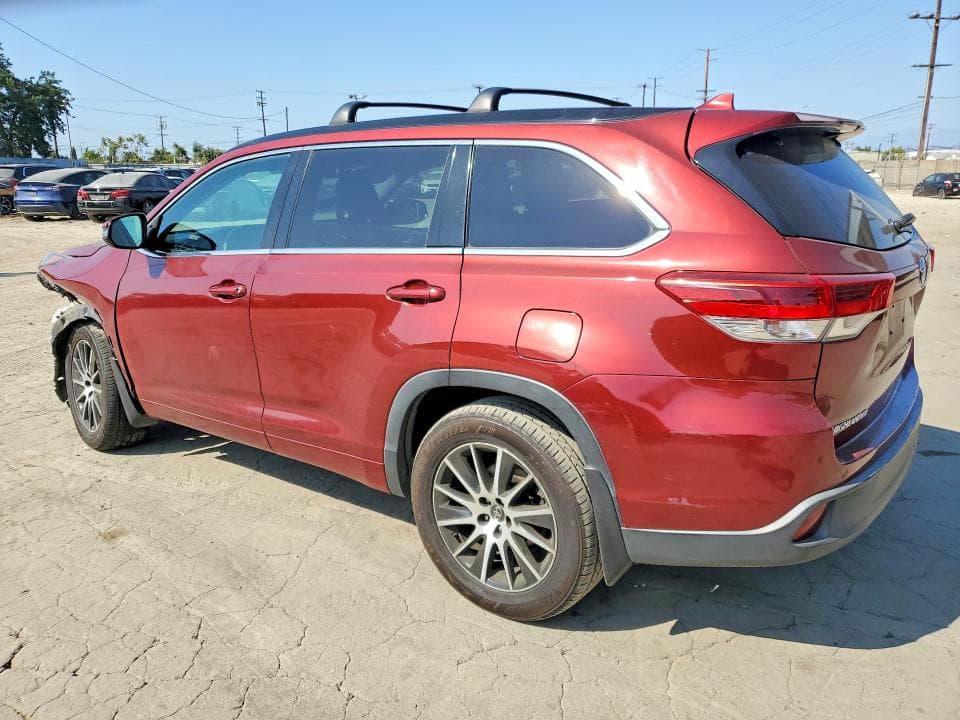 2018 TOYOTA HIGHLANDER SE 2