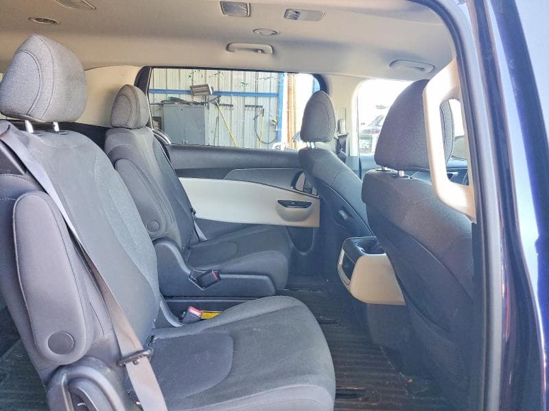 2023 KIA CARNIVAL LX 11