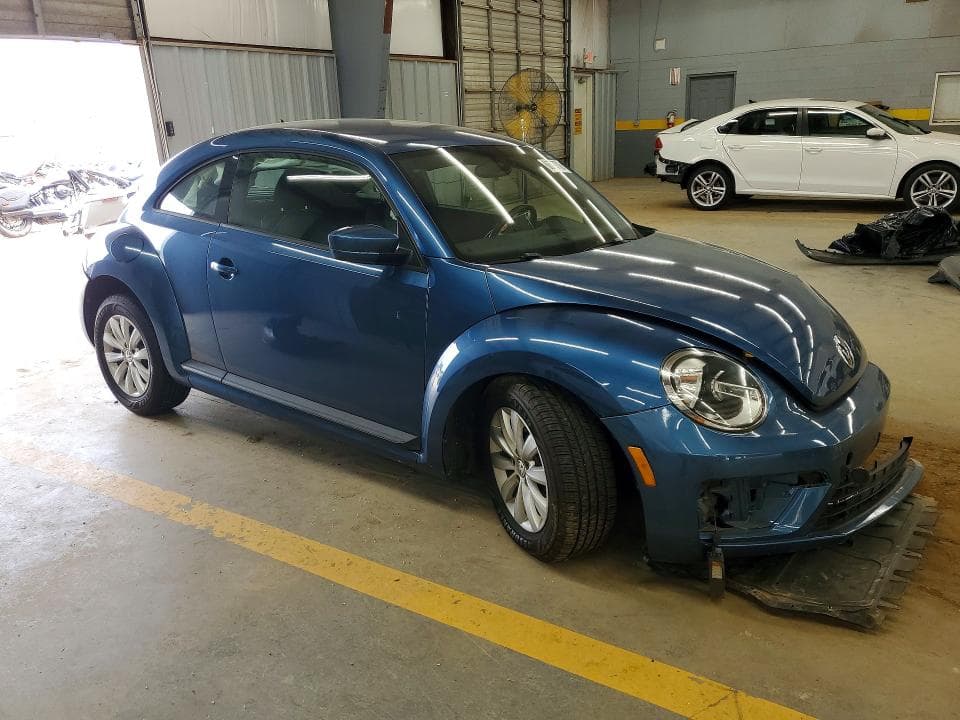 2018 VOLKSWAGEN BEETLE S 4
