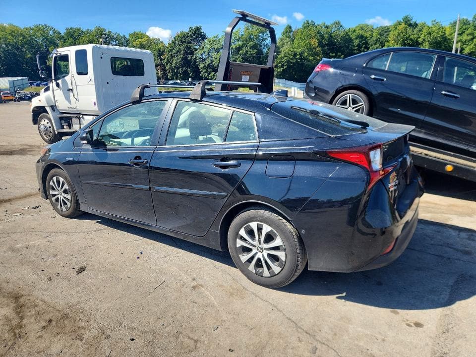 2022 TOYOTA PRIUS XLE AWD-E 2