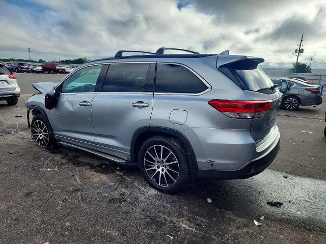 2017 TOYOTA HIGHLANDER SE 2