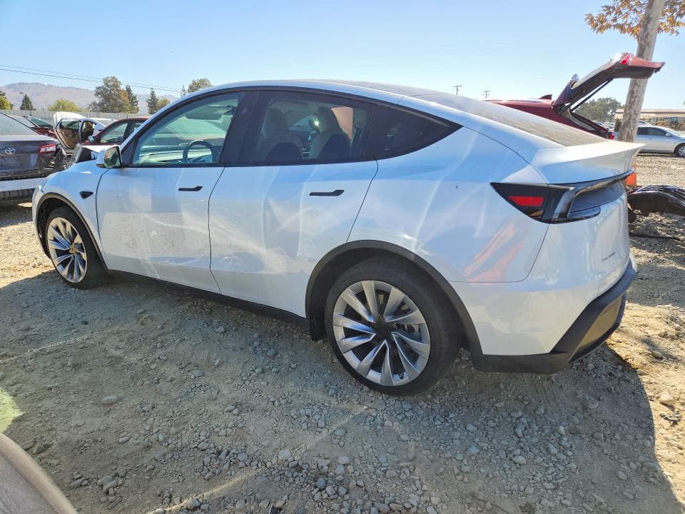2026 TESLA MODEL Y 2