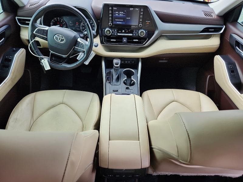 2021 TOYOTA HIGHLANDER XLE 8