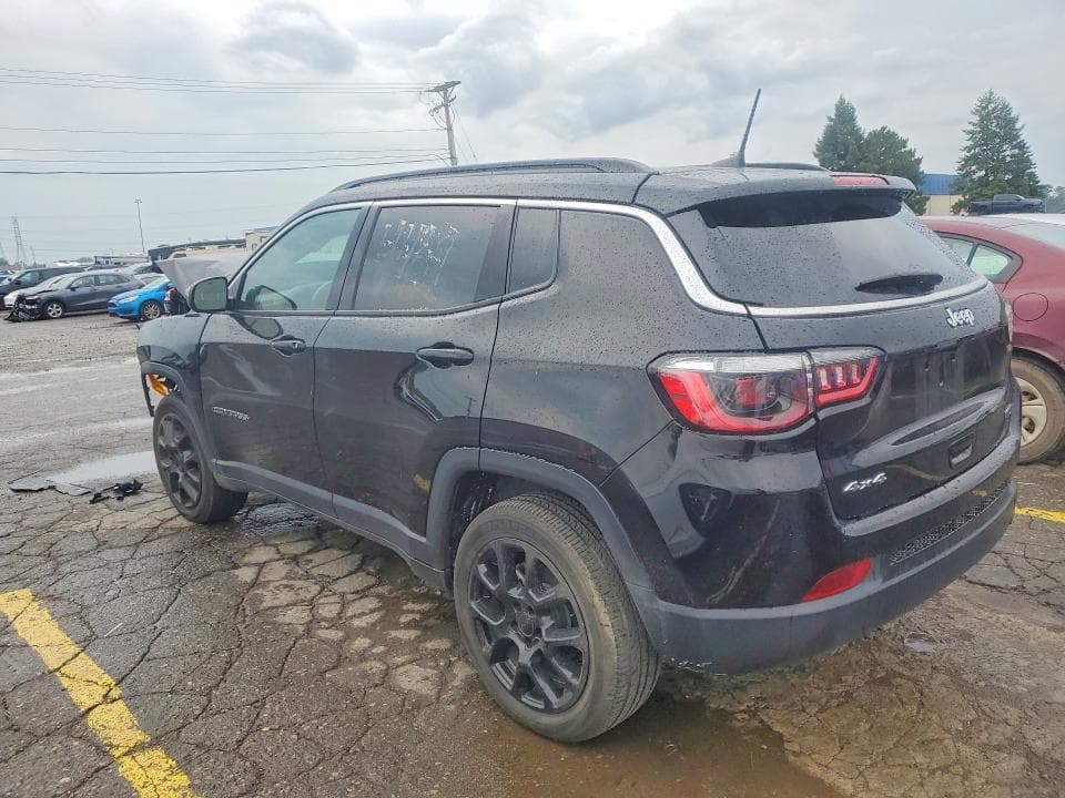 2022 JEEP COMPASS LATITUDE LUX 2