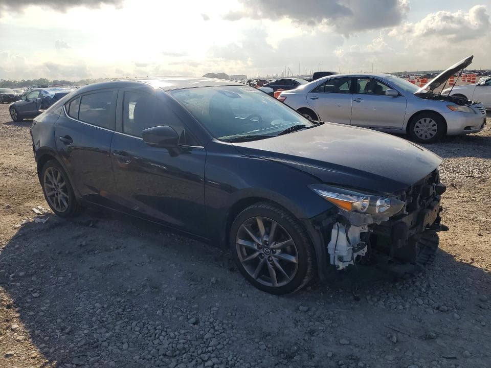 2018 MAZDA 3 TOURING 4