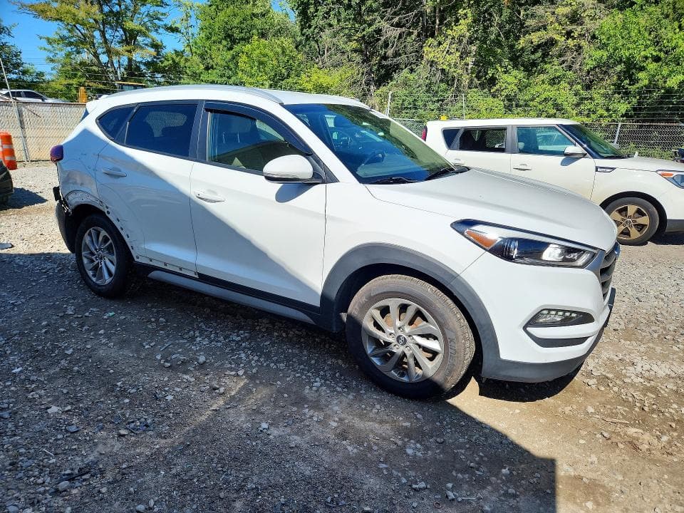 2017 HYUNDAI TUCSON SE PLUS 4