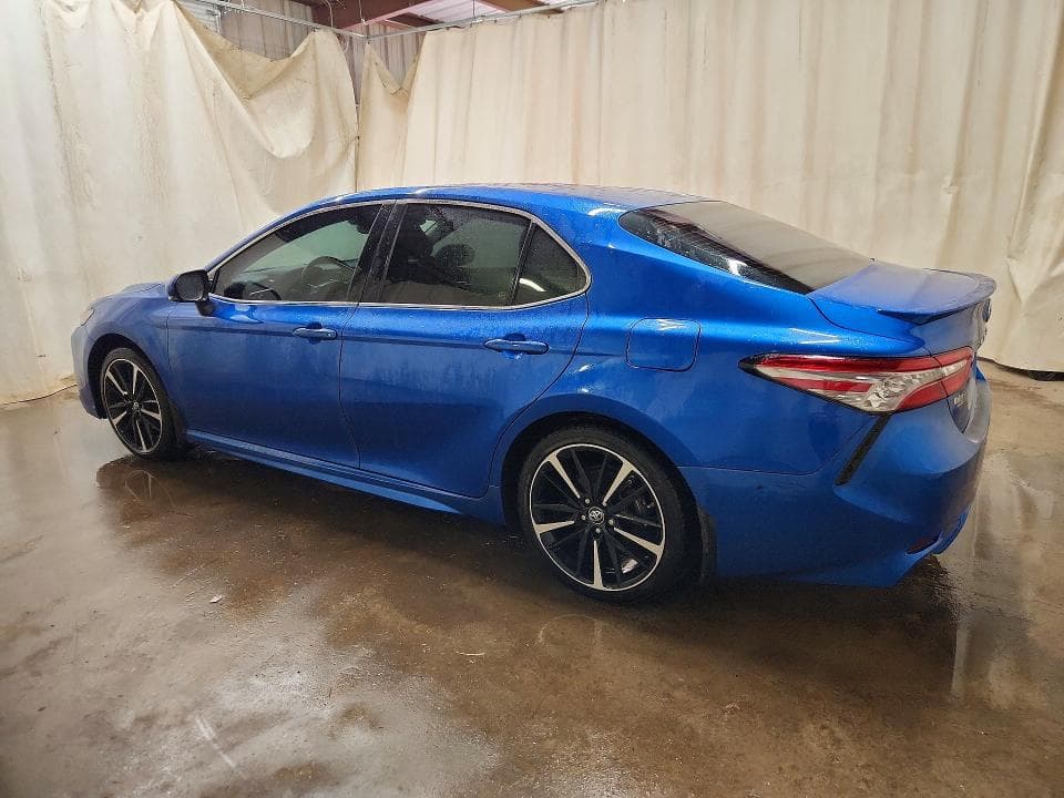 2018 TOYOTA CAMRY XSE 2
