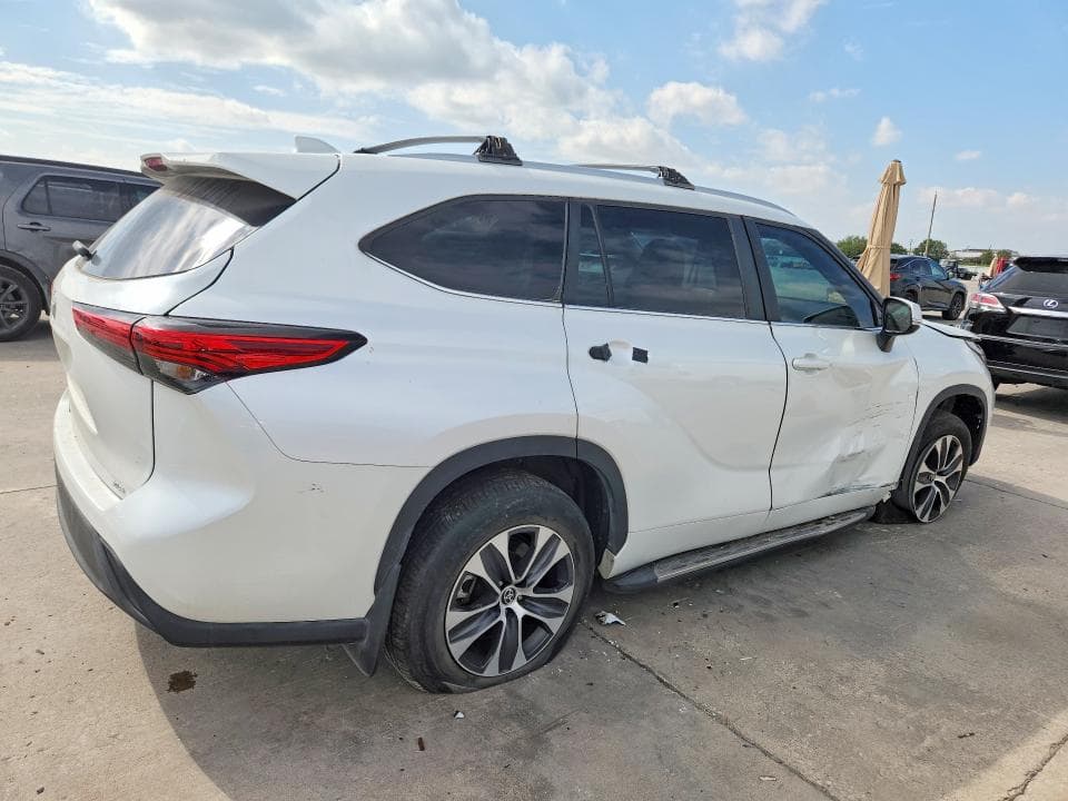 2023 TOYOTA HIGHLANDER XLE 3
