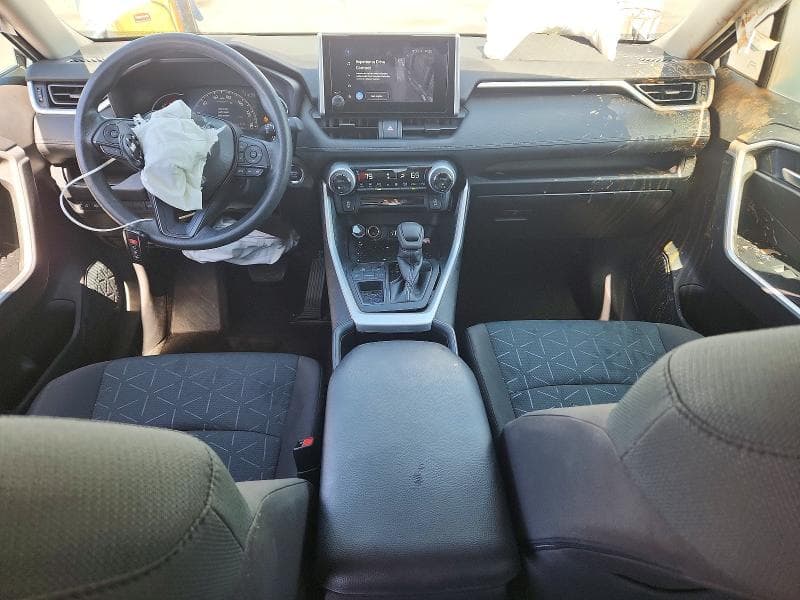 2023 TOYOTA RAV4 XLE 8
