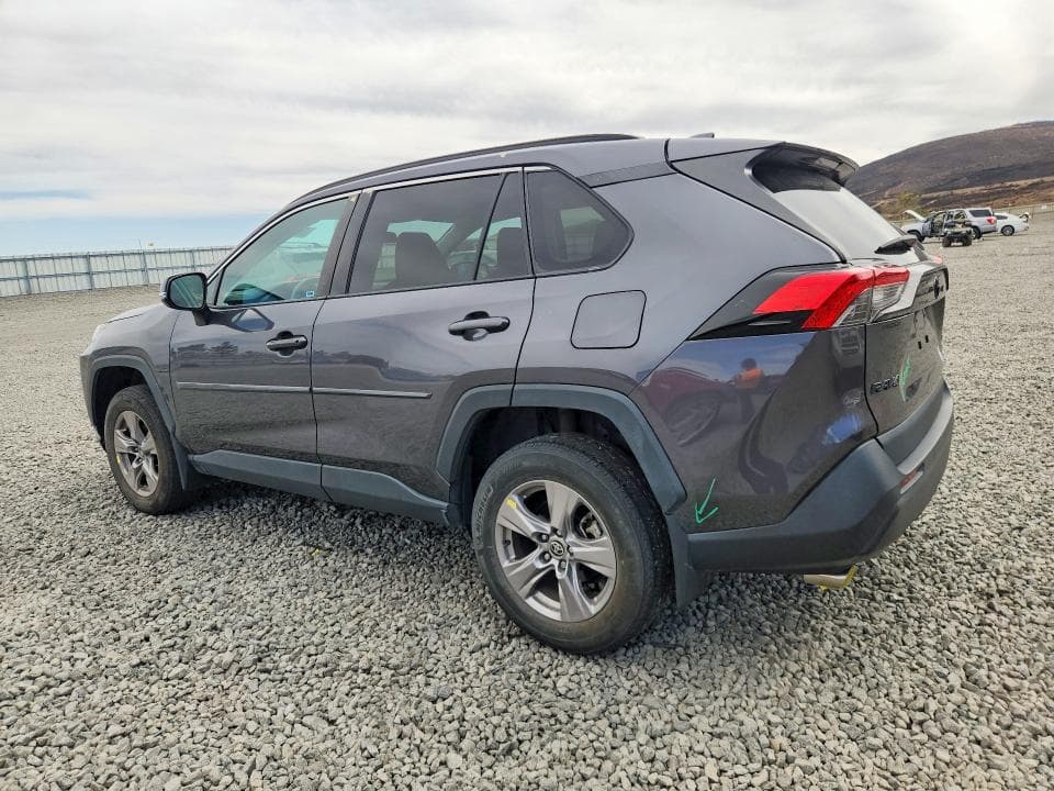 2022 TOYOTA RAV4 XLE 2