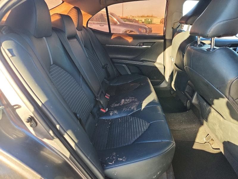 2019 TOYOTA CAMRY SE 10
