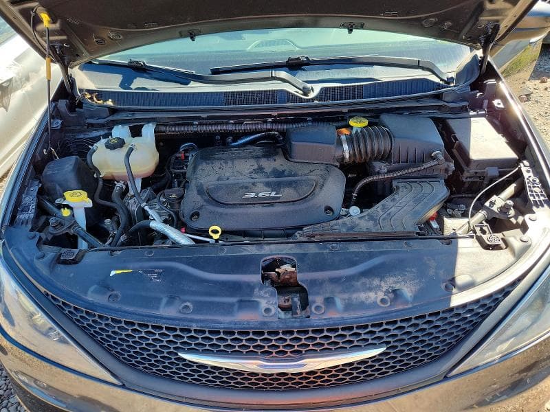 2018 CHRYSLER PACIFICA L 12