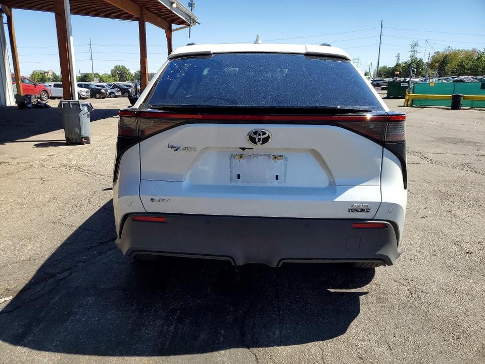 2025 TOYOTA BZ4X XLE 6
