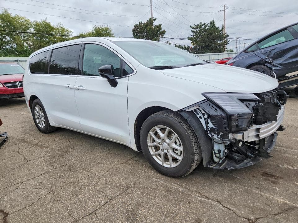 2027 CHRYSLER PACIFICA SELECT 4