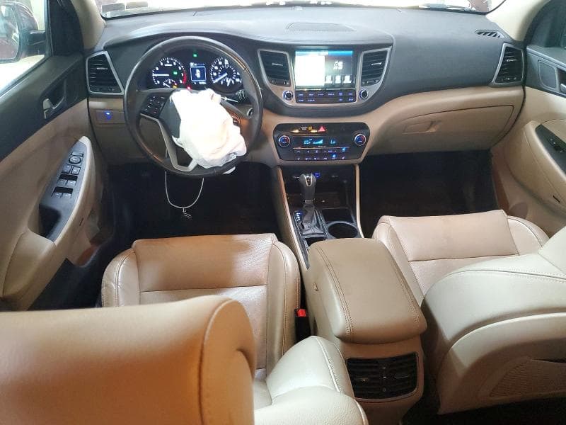 2017 HYUNDAI TUCSON SE PLUS 8