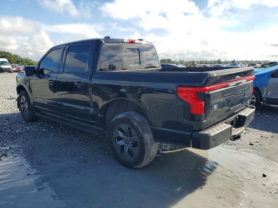 2024 FORD F150 LIGHTNING LARIAT 2