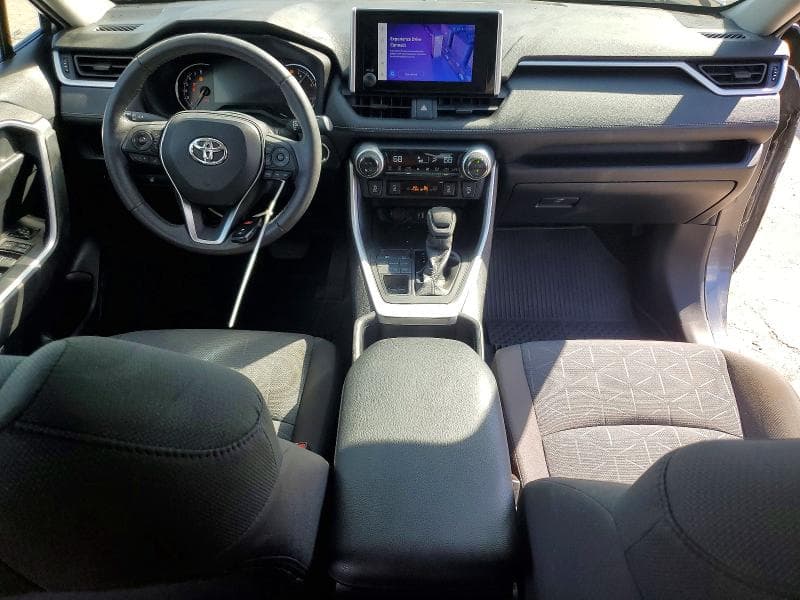 2023 TOYOTA RAV4 XLE 8