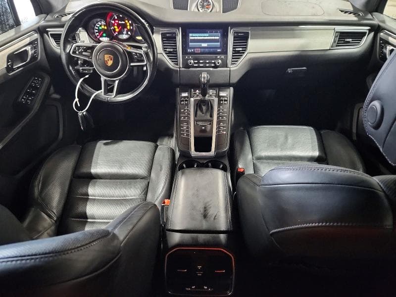 2017 PORSCHE MACAN TURBO 8