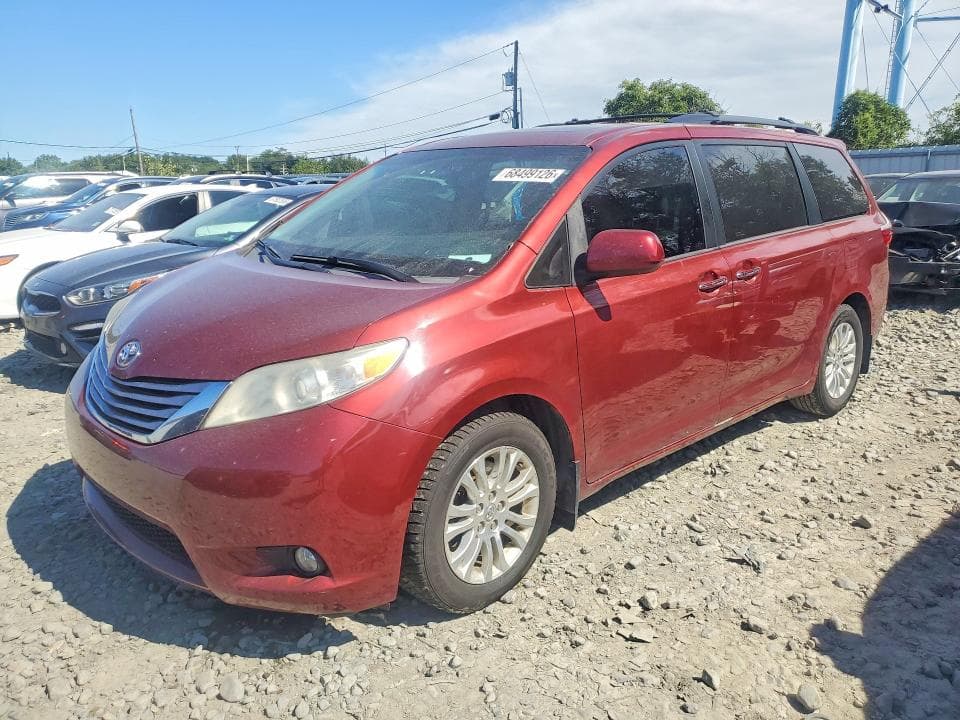 2017 TOYOTA SIENNA XLE 8-PASSENGER