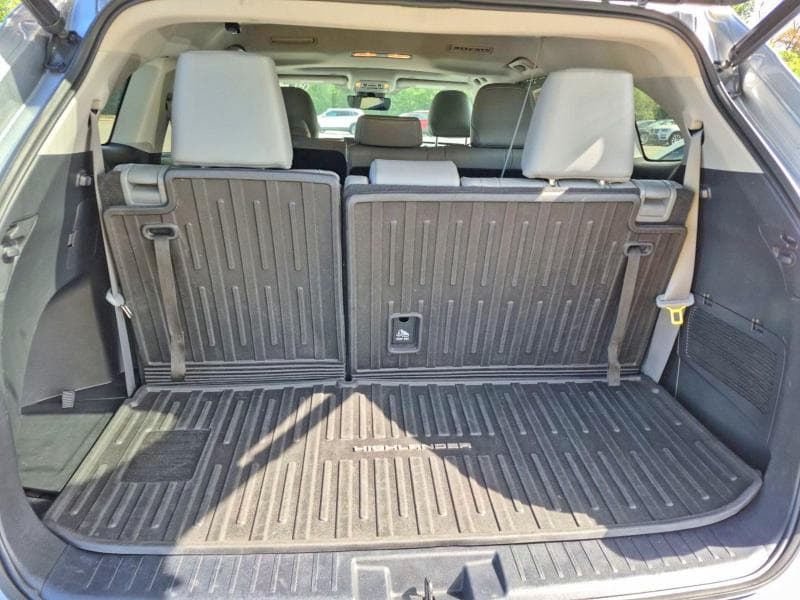 2023 TOYOTA HIGHLANDER XLE 12