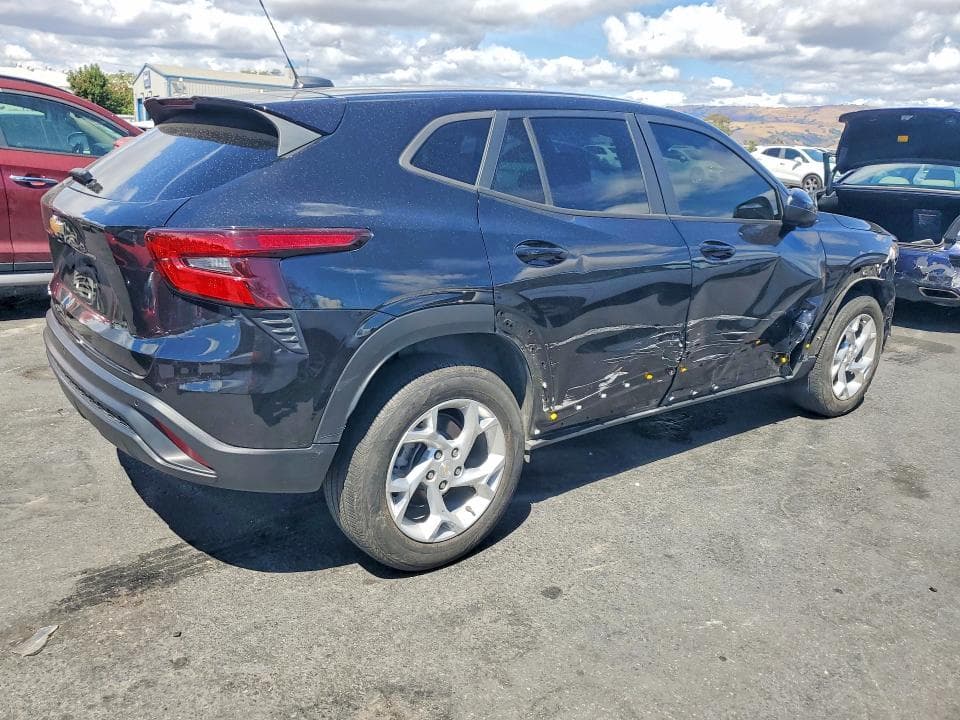 2024 CHEVROLET TRAX LS 3