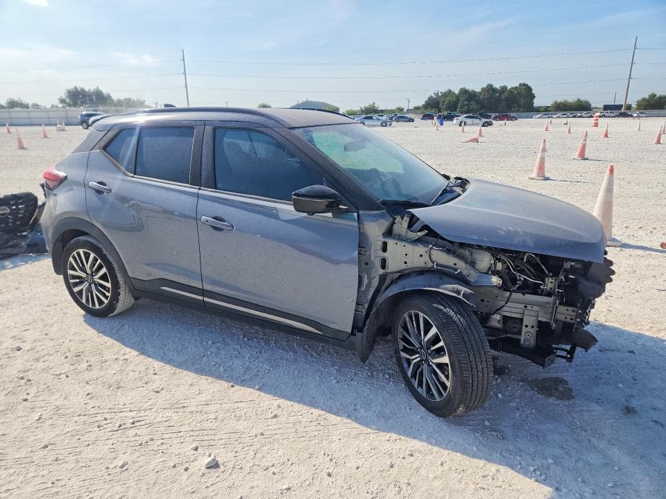 2023 NISSAN KICKS SR 4