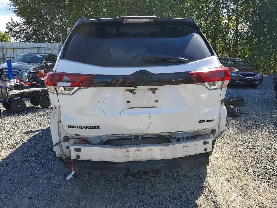 2019 TOYOTA HIGHLANDER SE 6