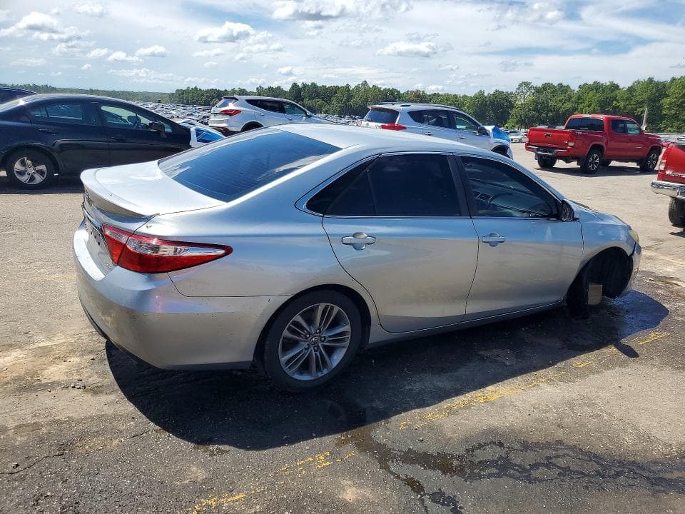 2017 TOYOTA CAMRY SE 3