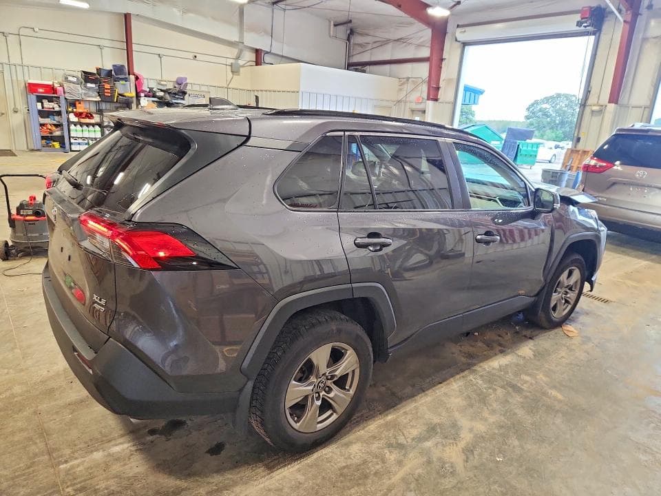 2023 TOYOTA RAV4 XLE 3