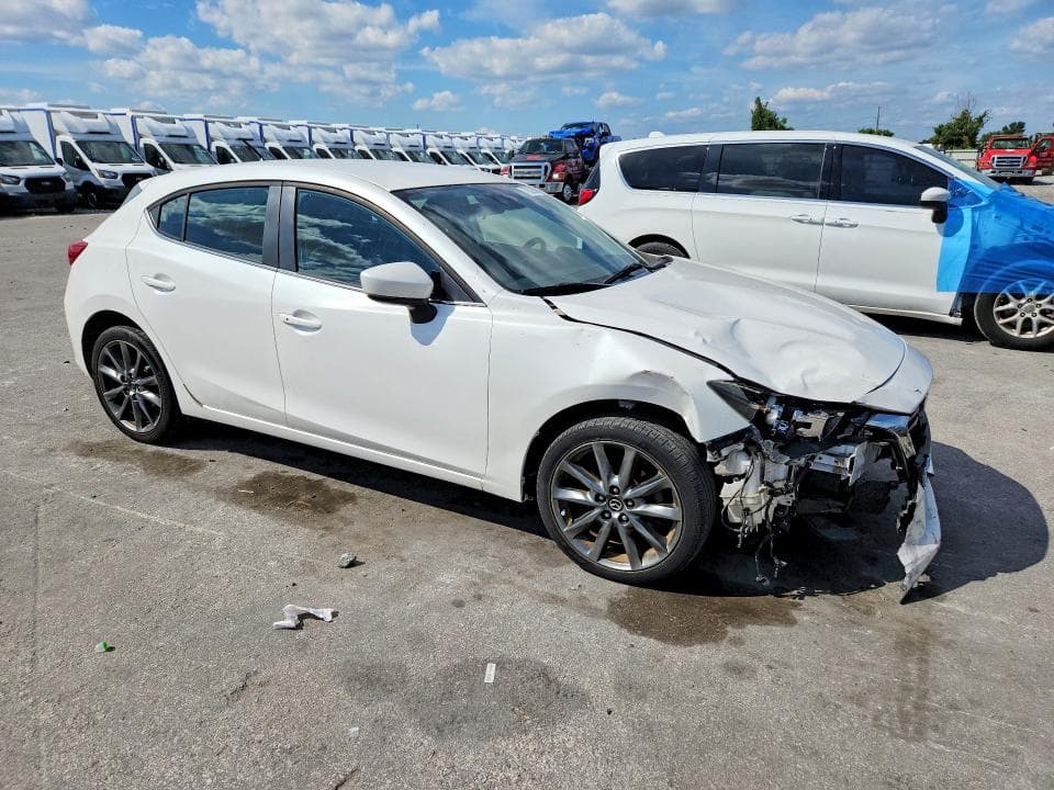 2018 MAZDA 3 TOURING 4