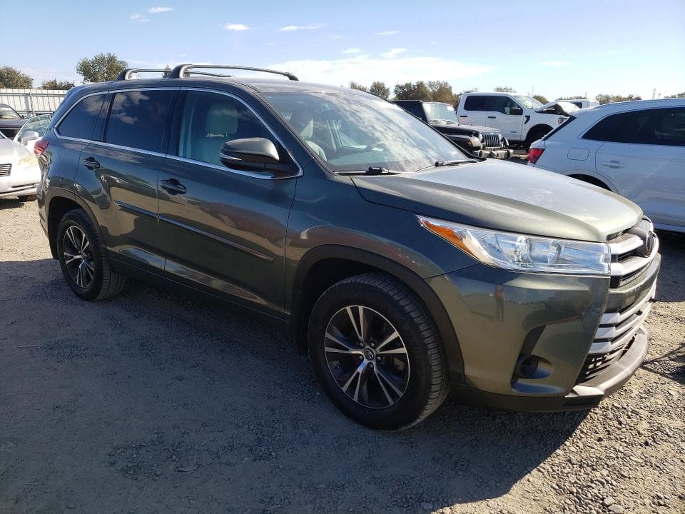 2018 TOYOTA HIGHLANDER LE 4