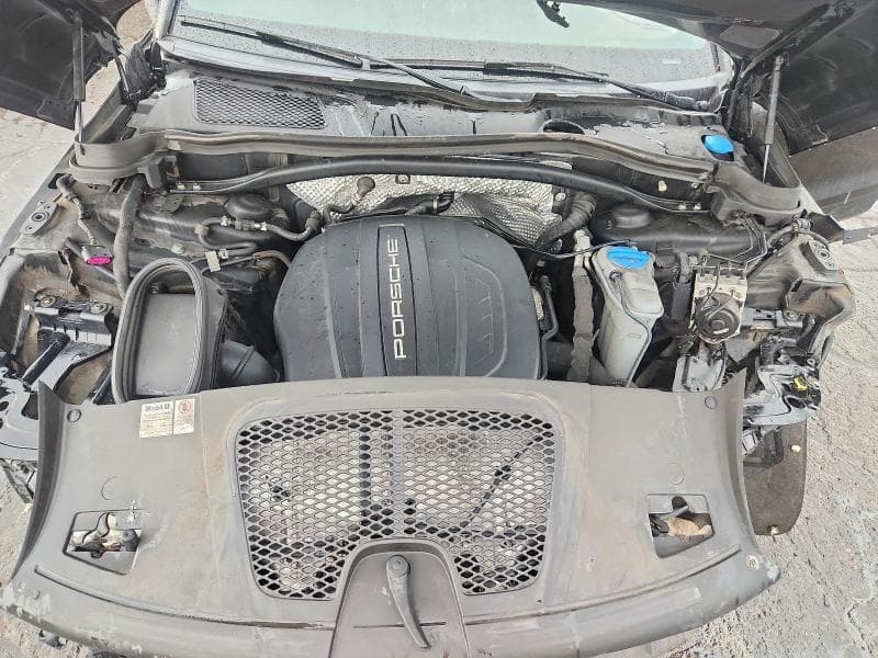 2018 PORSCHE MACAN 12
