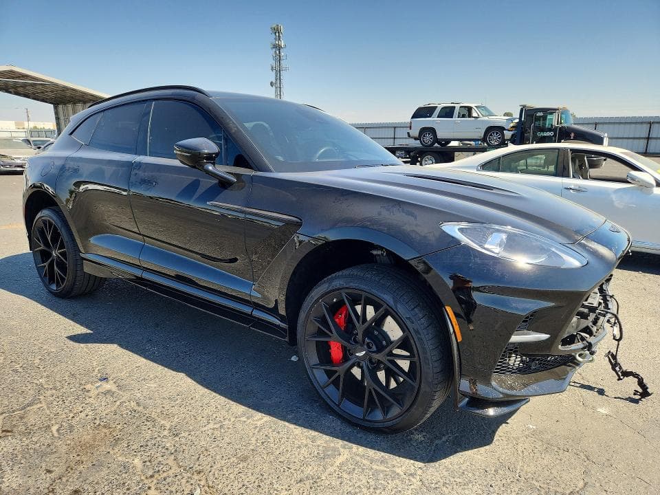 2025 ASTON MARTIN DBX 707 4