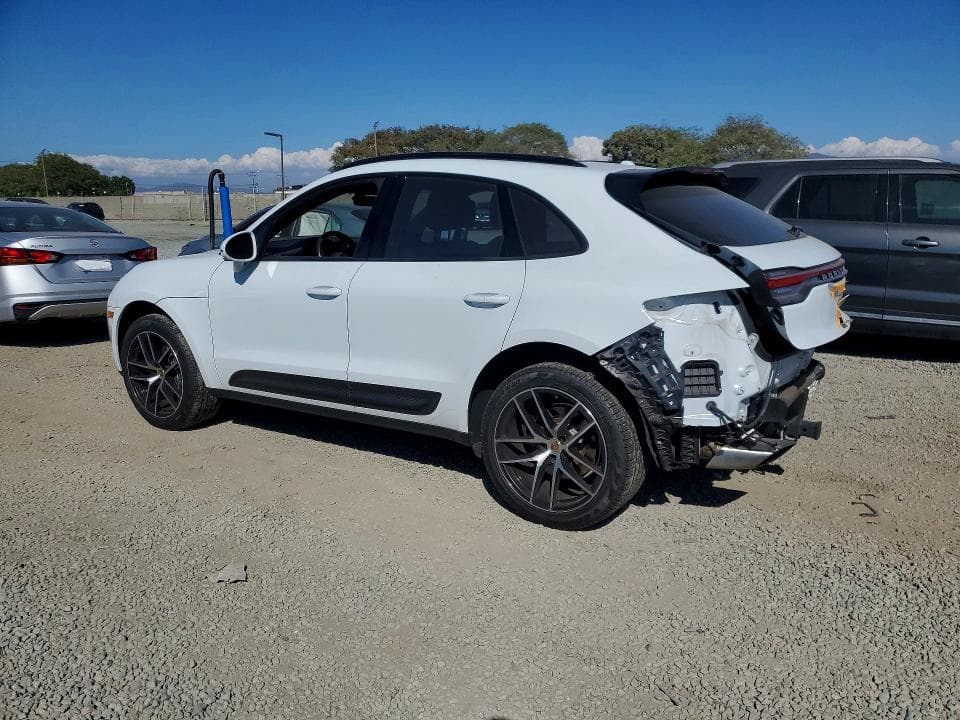 2024 PORSCHE MACAN BASE 2
