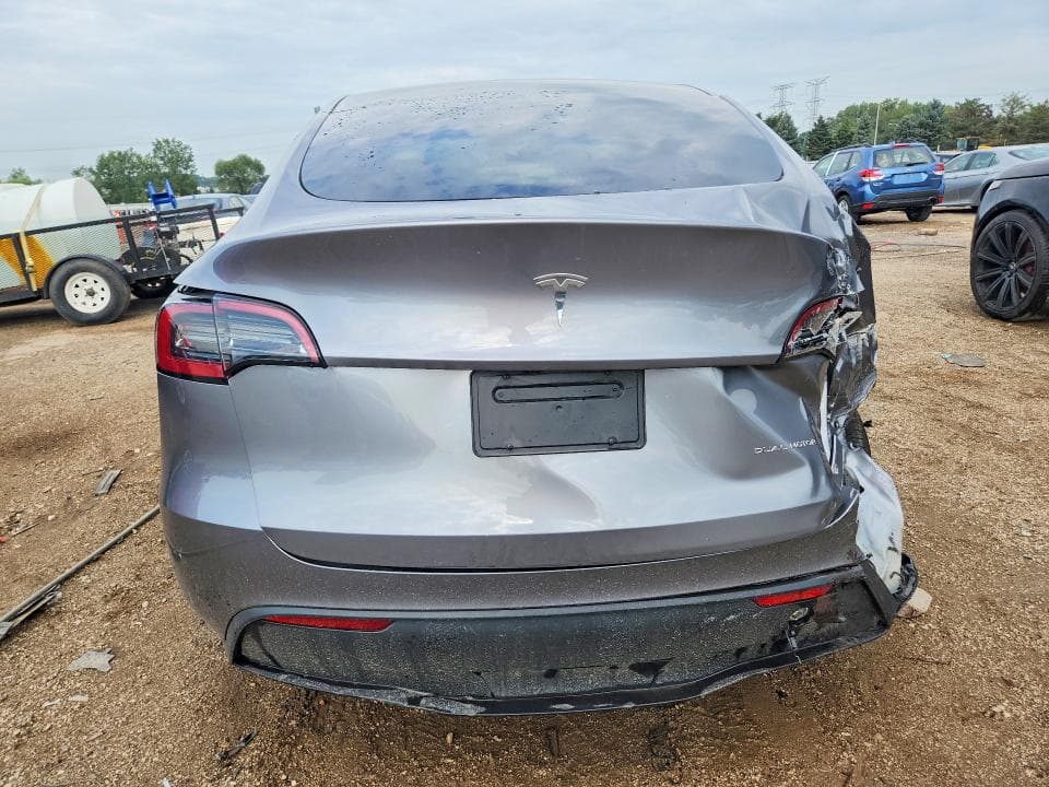 2025 TESLA MODEL Y 6