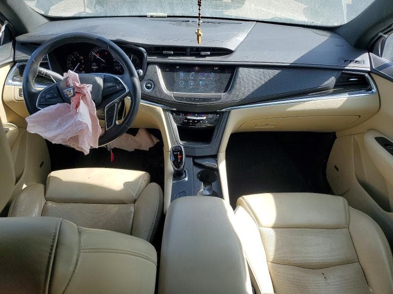 2017 CADILLAC XT5 8