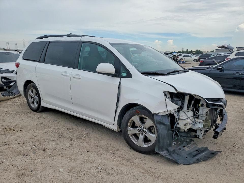 2020 TOYOTA SIENNA LE 4