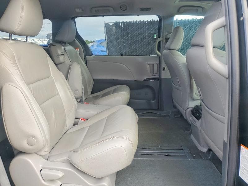 2019 TOYOTA SIENNA XLE 8-PASSENGER 11