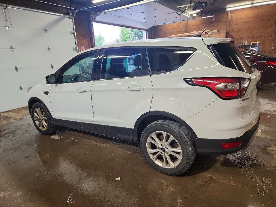2017 FORD ESCAPE SE 2