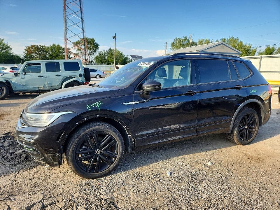 2022 VOLKSWAGEN TIGUAN SE R-LINE BLACK
