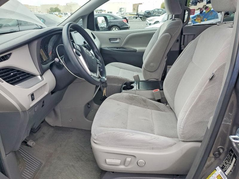 2017 TOYOTA SIENNA LE 7